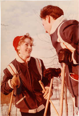 Фотография «Молодожены (Сокольники)» / Фот. Н. Хорунжий. 1960-е.